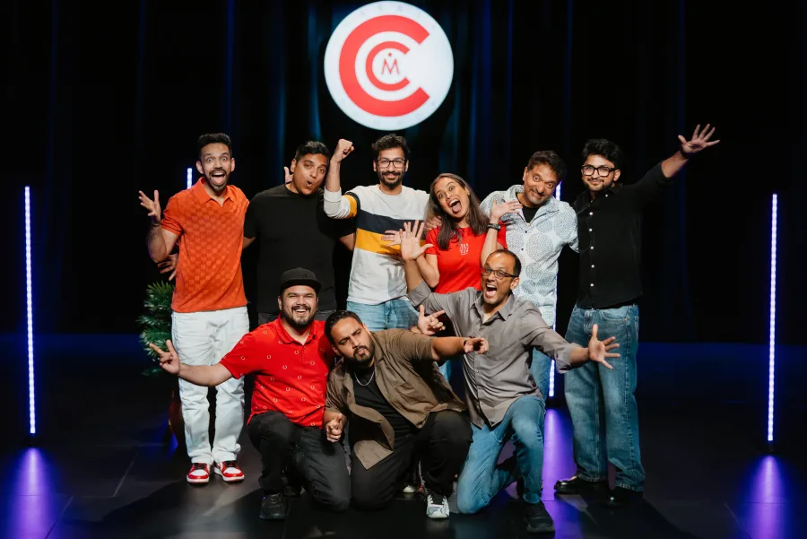 Laugh Ticket 10 cast group photo